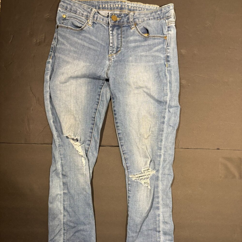 Articles of Society Women’s Blue Washed Jeans – Ripped Knee, Size 26